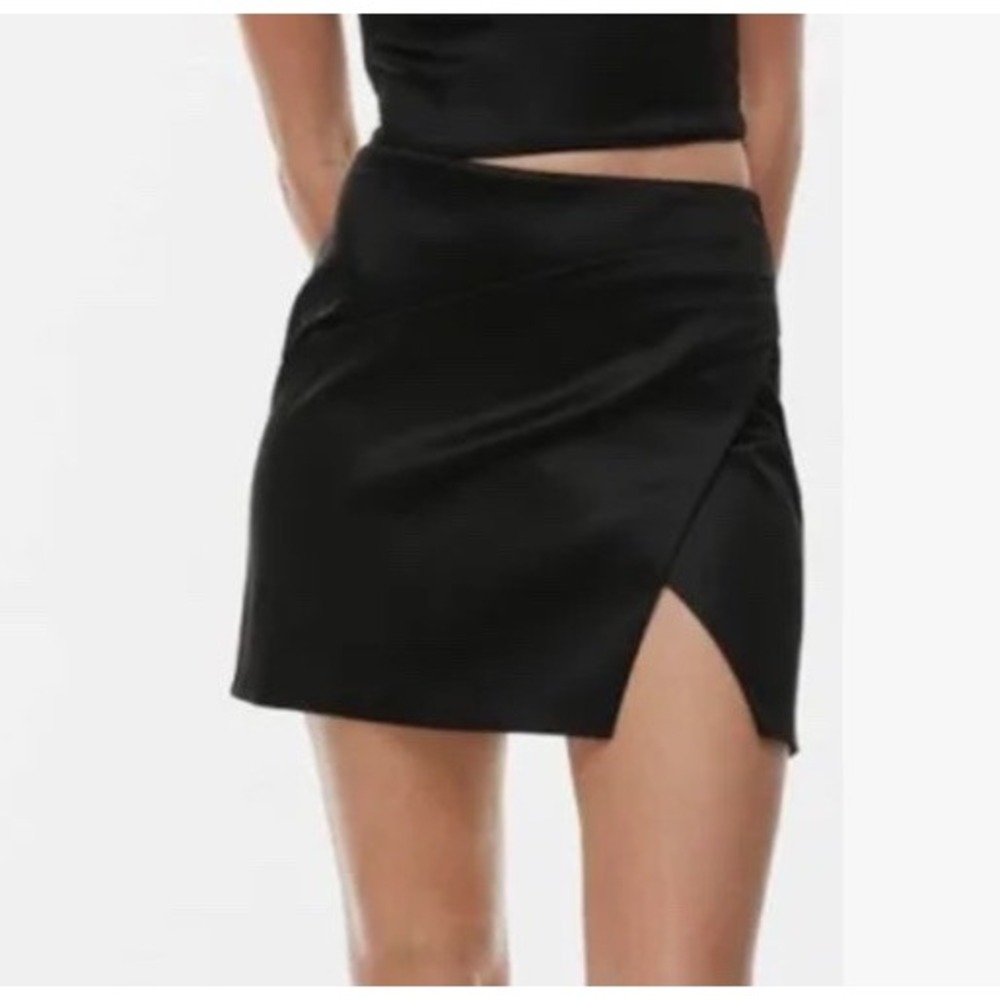 NWT Aritzia Silo Satin Mini Skirt Black Women's Size 6 NEW MSRP $98
